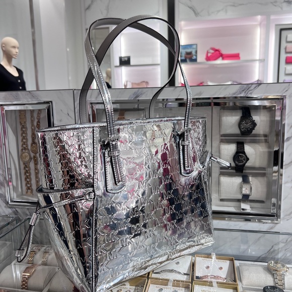 MICHAEL KORS Voyager Large Patent Logo Debossed Tote Bag NWT Silver - Picture 6 of 10